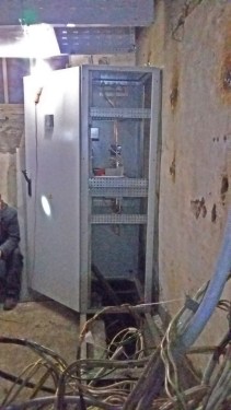 ДГУ мощностью 280 кВт в контейнере на шасси и ИБП 60 кВт для здания Администрации Мурманска – фото 52 из 80